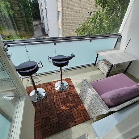 Tilava Kaksio, Saunalla Ja Saehkoeauton Latauksella.