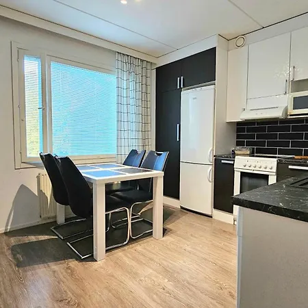 Tilava Kaksio, Saunalla Ja Saehkoeauton Latauksella. *